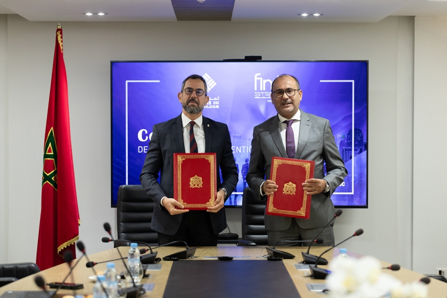 Convention de coopération entre TAMWILCOM et Al Barid Bank pour promouvoir l’accès des étudiants au financement